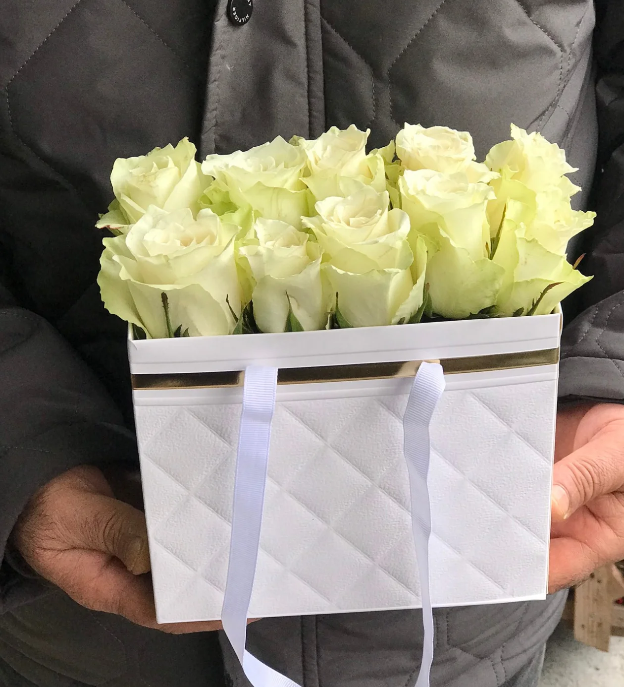 Flower Hand Beyaz Güller