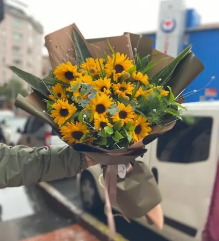Happy - Sunflower Bouquet